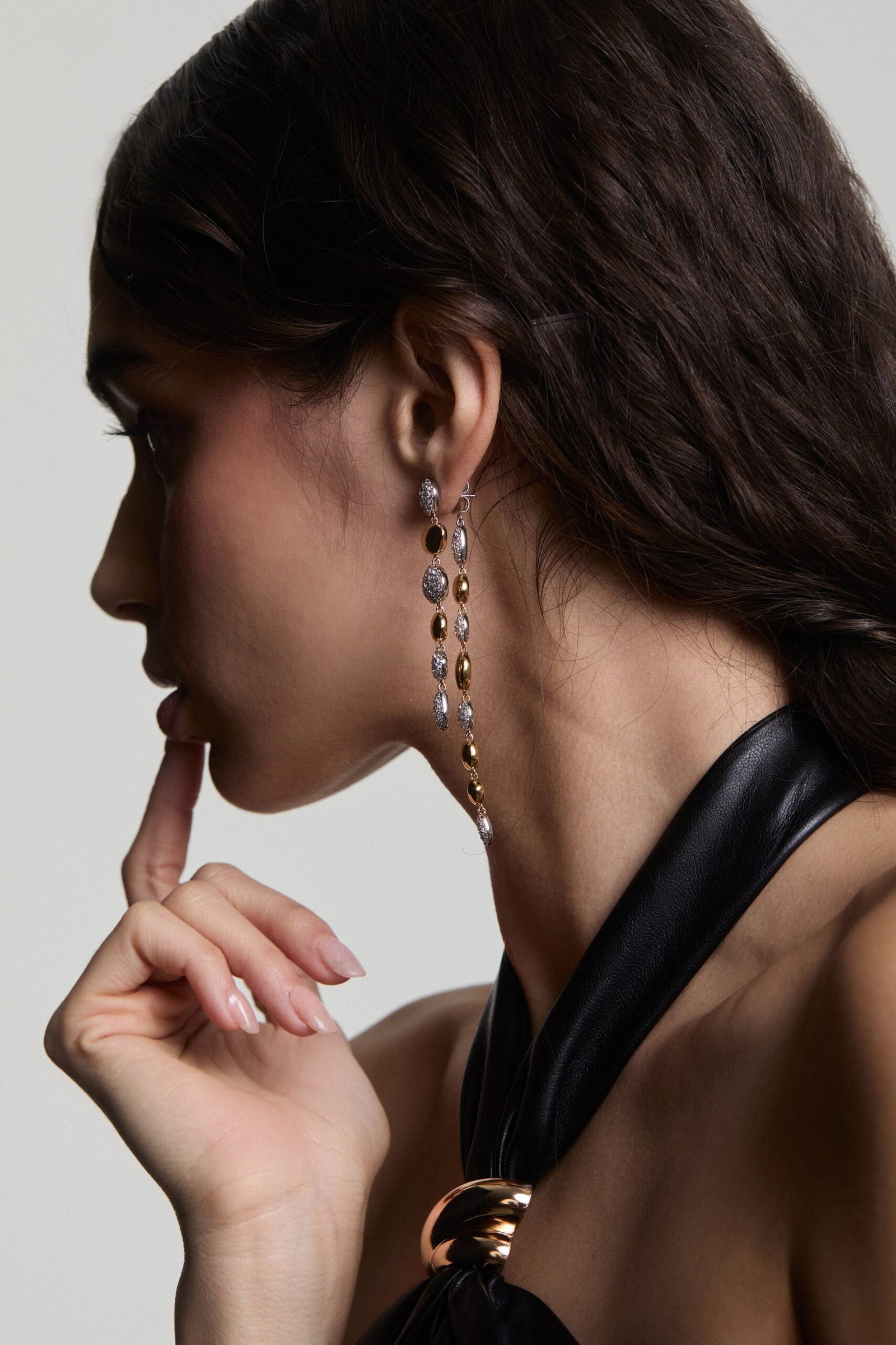 PEBBLES FRONTBACK LINEAR EARRINGS - Image 2