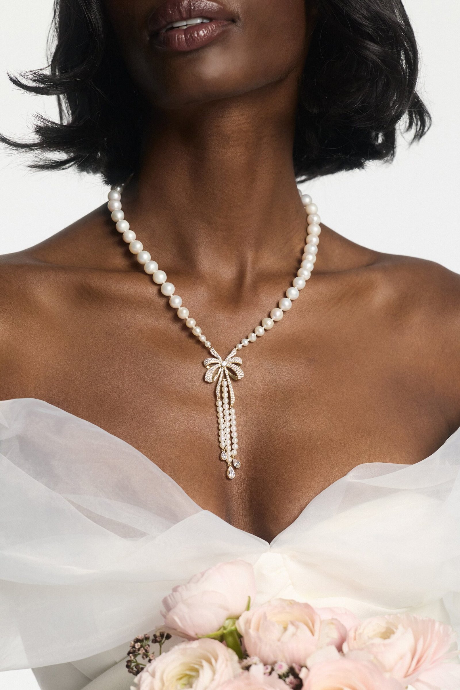 EROS BOW PEARL NECKLACE - Image 2