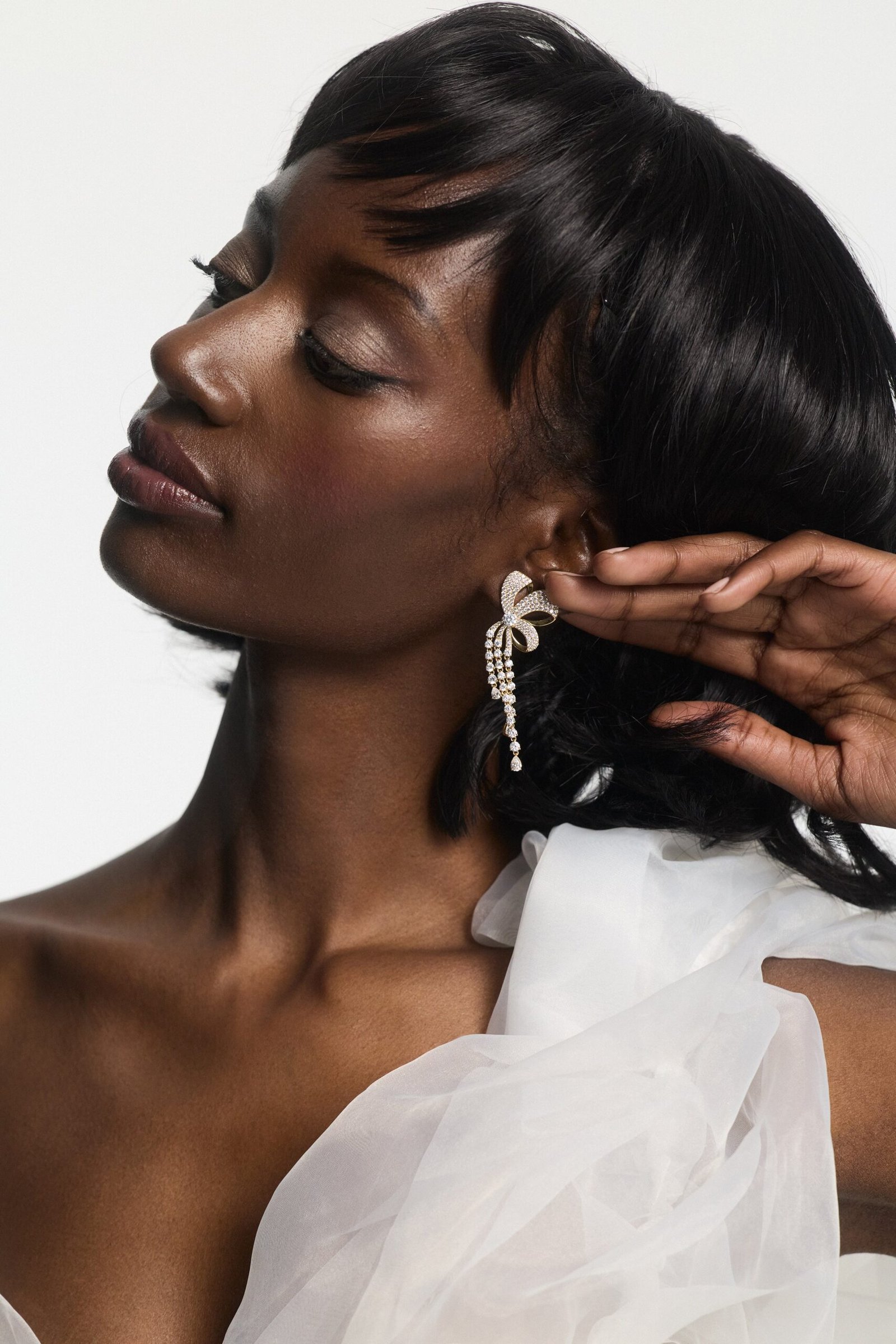 EROS RIBBON CHANDELIER EARRINGS - Image 2